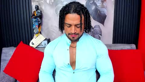 Snapshot of mike_estevess chatting on January 17, 4:39 am online show from January 17, 4:39 am