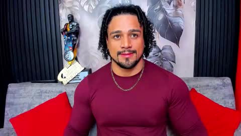 Snapshot of mike_estevess chatting on January 19, 5:11 am online show from January 19, 5:11 am