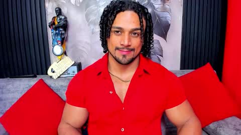 Snapshot of mike_estevess chatting on February 1, 4:00 am online show from February 1, 4:00 am