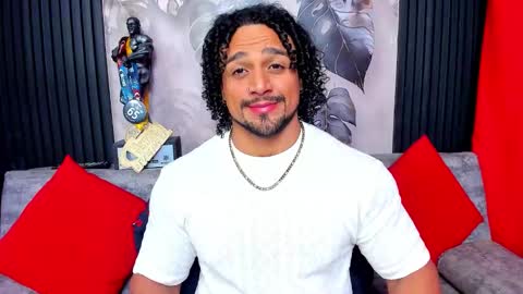 Snapshot of mike_estevess chatting on February 5, 9:36 am online show from February 5, 9:36 am