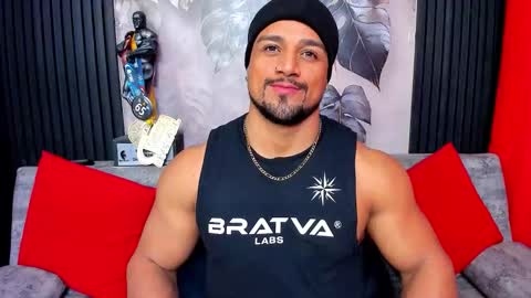 Snapshot of mike_estevess chatting on February 6, 10:07 am online show from February 6, 10:07 am