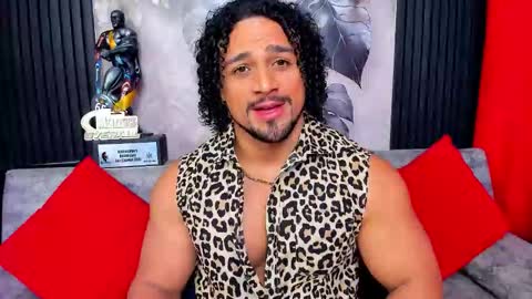 Snapshot of mike_estevess chatting on February 9, 3:43 am online show from February 9, 3:43 am