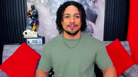 Snapshot of mike_estevess chatting on February 10, 7:45 am online show from February 10, 7:45 am