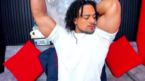 Snapshot of mike_estevess chatting on February 13, 8:54 am online show from February 13, 8:54 am