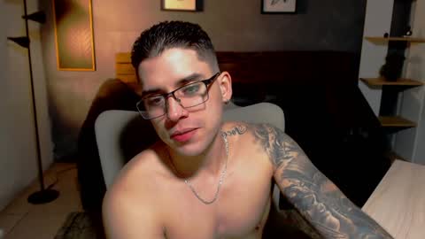 Snapshot of mike_montoya chatting on April 22, 10:44 pm Mike Montoya online show from April 22, 10:44 pm