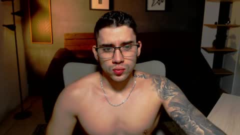 Snapshot of mike_montoya chatting on April 26, 3:37 am Mike Montoya online show from April 26, 3:37 am
