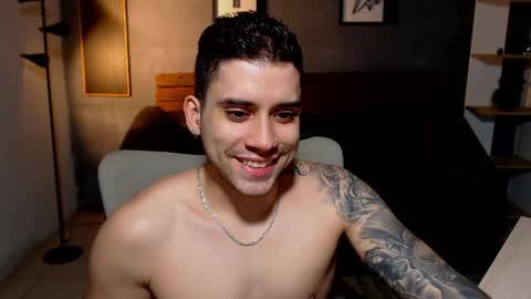 Snapshot of mike_montoya chatting on May 6, 1:57 am Mike Montoya online show from May 6, 1:57 am