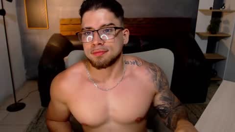Snapshot of mike_montoya chatting on June 26, 3:22 am Mike Montoya online show from June 26, 3:22 am