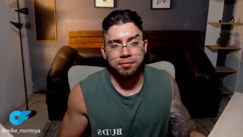 Snapshot of mike_montoya chatting on July 25, 4:10 am Mike Montoya online show from July 25, 4:10 am
