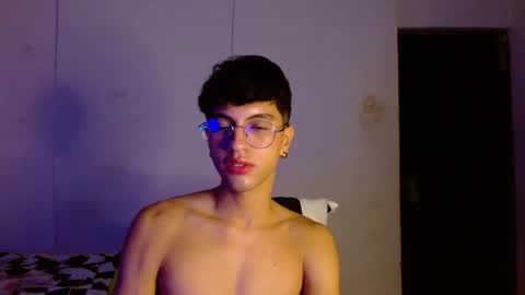 Snapshot of mike_pineapple chatting on October 12, 5:17 am Mike Pineapple online show from October 12, 5:17 am