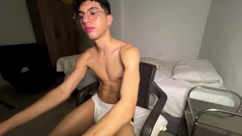 Snapshot of mike_pineapple chatting on November 21, 5:06 am Mike Pineapple online show from November 21, 5:06 am