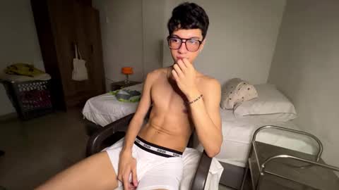 Snapshot of mike_pineapple chatting on November 25, 3:50 am Mike Pineapple online show from November 25, 3:50 am