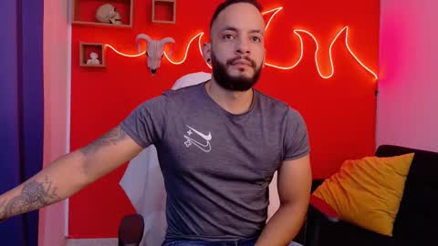 Snapshot of mike_savage3 chatting on November 18, 12:20 pm Mike online show from November 18, 12:20 pm