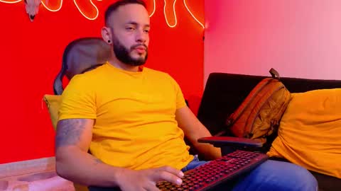 Snapshot of mike_savage3 chatting on November 21, 12:48 pm Mike online show from November 21, 12:48 pm