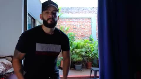 Snapshot of mike_savage3 chatting on December 17, 12:33 pm Mike online show from December 17, 12:33 pm