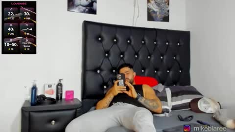 Snapshot of mikeblaree chatting on February 12, 8:04 pm mikeblaree online show from February 12, 8:04 pm