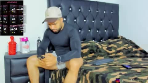 Snapshot of mikeblaree chatting on February 25, 7:34 pm mikeblaree online show from February 25, 7:34 pm