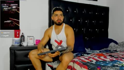 Snapshot of mikeblaree chatting on April 1, 11:46 pm mikeblaree online show from April 1, 11:46 pm