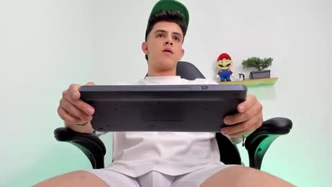 Snapshot of mikecooper_ chatting on December 4, 8:01 am Mike Cooper online show from December 4, 8:01 am