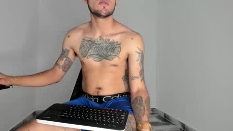 Snapshot of mikee_scooth chatting on March 1, 4:31 pm mikee_scooth online show from March 1, 4:31 pm