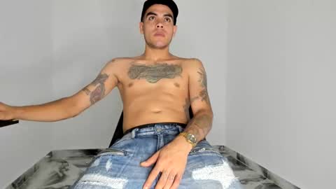 Snapshot of mikee_scooth chatting on March 22, 7:28 pm mikee_scooth online show from March 22, 7:28 pm