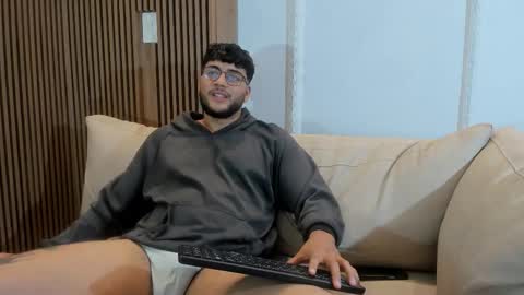 Snapshot of mikefox__ chatting on March 7, 4:20 am Mikeee online show from March 7, 4:20 am