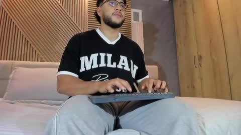 Mikeee online show from May 21, 2:51 am