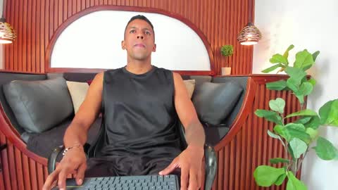 Snapshot of mikesteele_ chatting on April 10, 11:59 am online show from April 10, 11:59 am