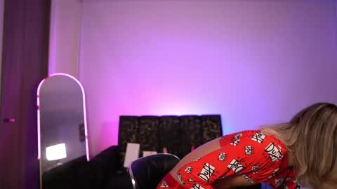 Snapshot of mikeymorningstar chatting on April 25, 9:23 pm mikeymorningstar online show from April 25, 9:23 pm