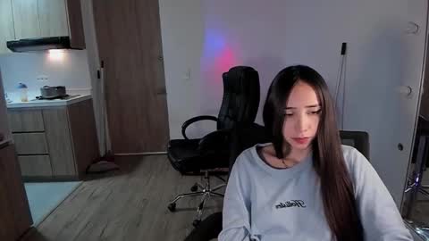 Snapshot of mikeyvioleta chatting on October 4, 5:16 am VIOLETAMIKE online show from October 4, 5:16 am