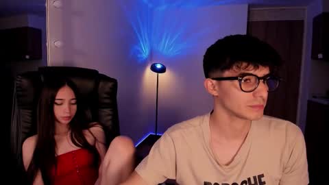 Snapshot of mikeyvioleta chatting on December 4, 4:44 am VIOLETAMIKE online show from December 4, 4:44 am