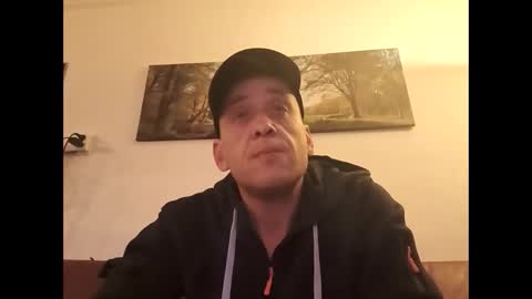 mikiey666 online show from December 19, 9:11 pm