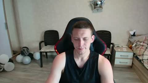 Snapshot of mikimaus0101 chatting on June 22, 11:18 am Michael online show from June 22, 11:18 am