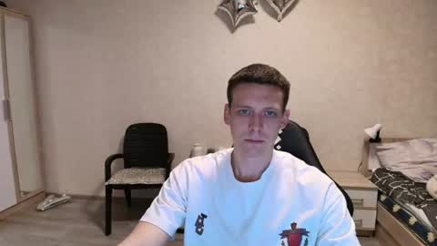 Snapshot of mikimaus0101 chatting on July 2, 8:04 pm Michael online show from July 2, 8:04 pm