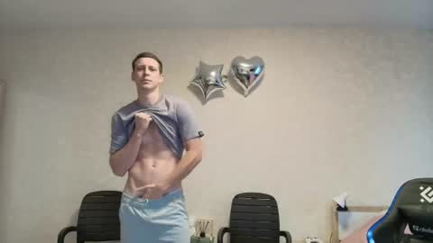 Snapshot of mikimaus0101 chatting on July 6, 12:24 pm Michael online show from July 6, 12:24 pm