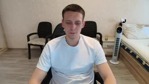 Snapshot of mikimaus0101 chatting on August 3, 9:04 am Michael online show from August 3, 9:04 am