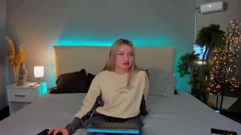 MikkiShows online show from February 28, 8:07 pm