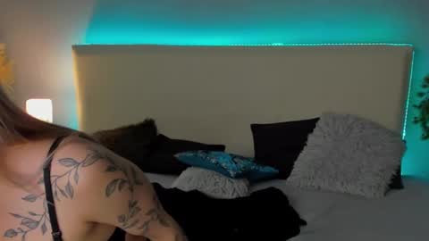 MikkiShows online show from March 1, 2:15 am
