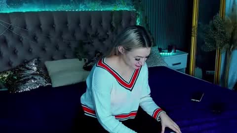MikkiShows online show from March 3, 8:43 pm