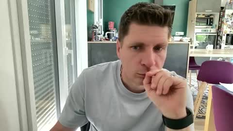 miklp8463 online show from June 3, 11:24 am
