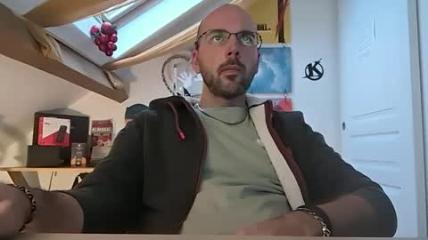 mikmik91 online show from December 17, 3:39 pm