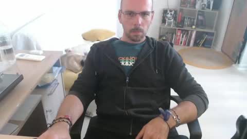 mikmik91 online show from September 15, 10:15 am