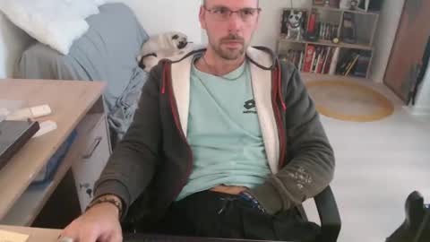 mikmik91 online show from October 8, 9:07 am