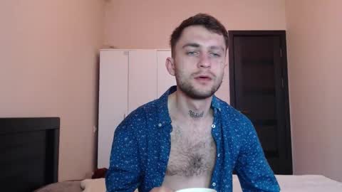 Snapshot of mikw63 chatting on March 26, 6:30 am Sin online show from March 26, 6:30 am