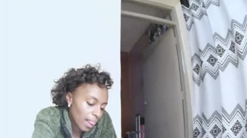 Snapshot of mil_milon chatting on June 15, 7:16 pm Milo online show from June 15, 7:16 pm