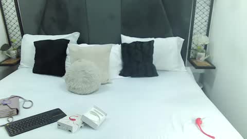 mila_adamss online show from December 18, 10:51 am