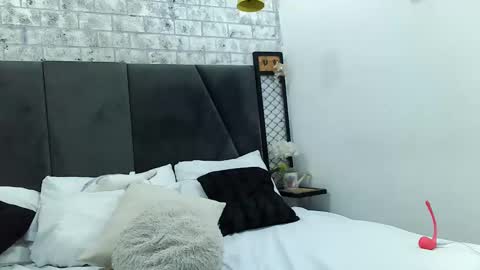 mila_adamss online show from December 27, 11:06 am