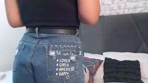 Snapshot of mila_adamss chatting on October 17, 9:23 am mila_adamss online show from October 17, 9:23 am