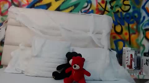 Snapshot of mila_adamss chatting on October 22, 11:21 am mila_adamss online show from October 22, 11:21 am