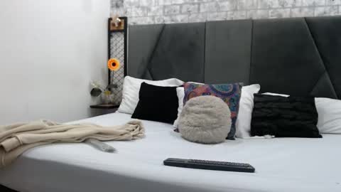 mila_adamss online show from December 19, 10:33 am